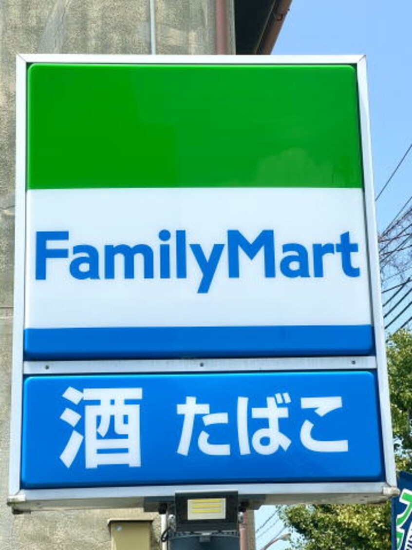 ファミリーマート 浜の宮ビーチ前店様(コンビニ)まで796m きのくに線・紀勢本線/紀三井寺駅 バス7分浜の宮下車:停歩3分 4階 築24年