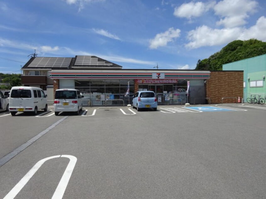 セブンイレブン 貴志川町長山店(コンビニ)まで28m 和歌山電鉄貴志川線/西山口駅 徒歩3分 1階 築13年