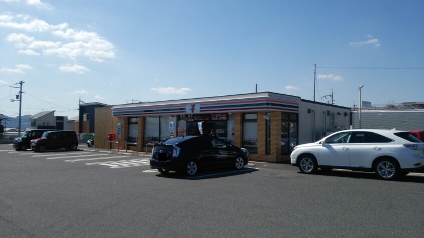 セブンイレブン 岩出根来店様(コンビニ)まで1030m ラ・カーサ　フェリーチェ