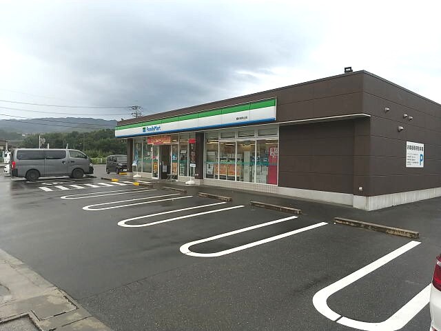 ファミリーマート 橋本御幸辻店様(コンビニ)まで837m エフルゲンスＡ