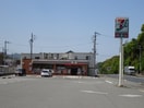 セブンイレブン 海南重根店様(コンビニ)まで1584m きのくに線・紀勢本線/海南駅 バス15分市営住宅前下車:停歩1分 2階 築10年