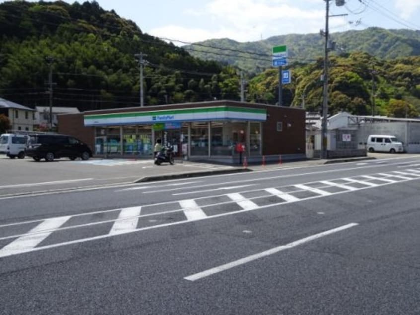 ファミリーマート 海南重根店様(コンビニ)まで2017m きのくに線・紀勢本線/海南駅 バス15分市営住宅前下車:停歩1分 2階 築10年