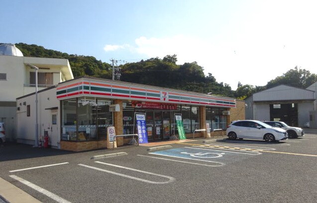セブンイレブン 有田初島店様(コンビニ)まで961m きのくに線・紀勢本線/箕島駅 徒歩10分 2階 築34年