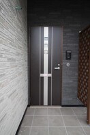 同仕様 きのくに線・紀勢本線/紀三井寺駅 バス5分競技場前下車:停歩8分 1階 建築中