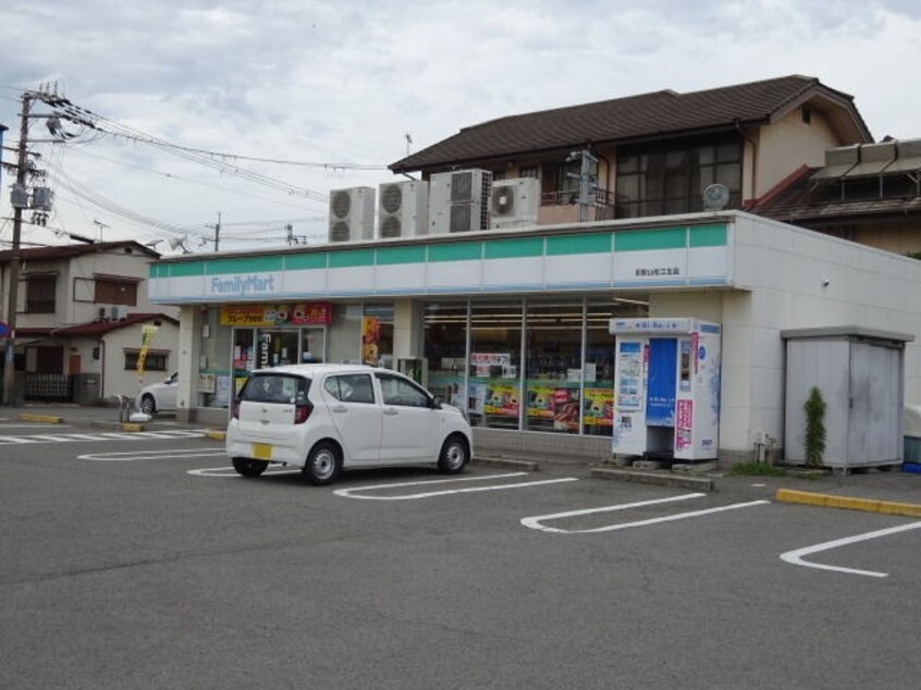 ファミリーマート 和歌山松江北店様(コンビニ)まで629m ミレ　グランデⅣ