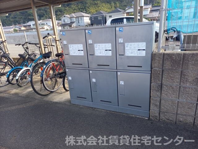 宅配BOX きのくに線・紀勢本線/紀三井寺駅 バス5分布引南下車:停歩11分 2階 築10年