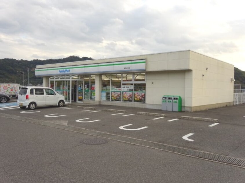 ファミリーマート 有田辻堂店様(コンビニ)まで1562m レトア　ライラック