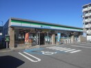 ファミリーマート和歌山三葛店様(コンビニ)まで1162m フレグランス山崎