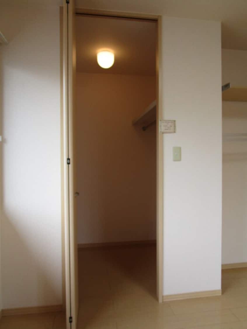  阪和線・羽衣線/和歌山駅 バス30分浜の宮下車:停歩2分 2階 築21年