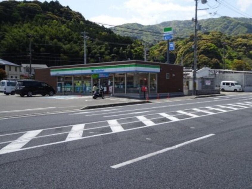 ファミリーマート 海南重根店様(コンビニ)まで4058m きのくに線・紀勢本線/黒江駅 徒歩30分 1階 築2年