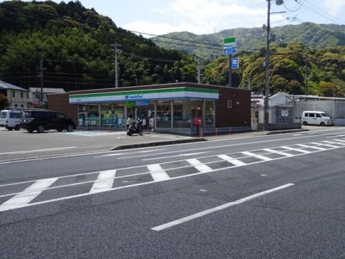 ファミリーマート 海南重根店様(コンビニ)まで1084m きのくに線・紀勢本線/海南駅 徒歩47分 2階 築11年