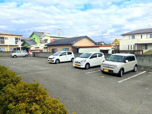 敷地内に駐車場あり レオパレスつどい