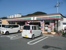 セブンイレブン和歌山栄谷店様(コンビニ)まで705m レオパレス栄谷