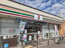 セブンイレブン 和歌山楠見中西店様(コンビニ)まで497m レオパレスフルール