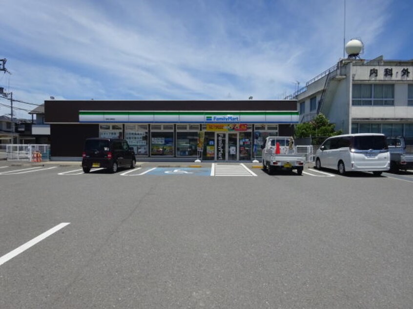 ファミリーマート 和歌山岡崎店様(コンビニ)まで1502m アルコバレーノ　Ｄ