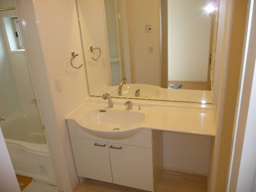  阪和線・羽衣線/六十谷駅 バス14分大谷東下車:停歩1分 1階 築12年