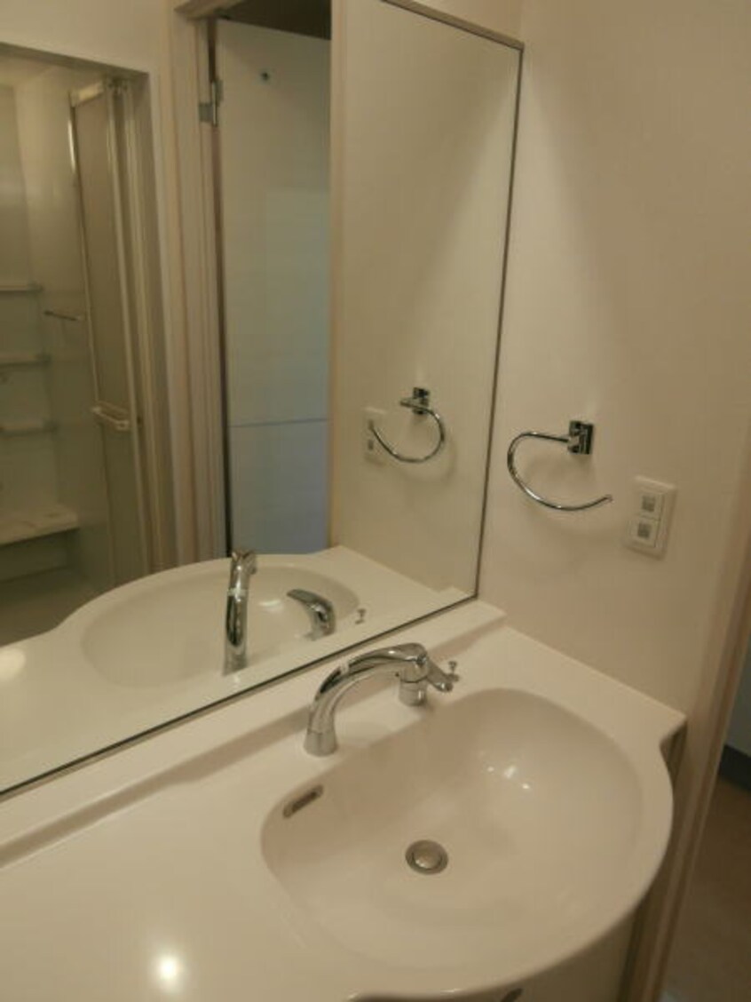  阪和線・羽衣線/六十谷駅 バス14分大谷東下車:停歩1分 1階 築12年