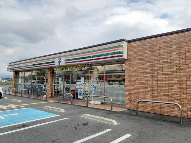 セブンイレブン橋本河瀬店様(コンビニ)まで28m Ｐ＆ＦタキナＡ