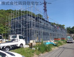 建築中