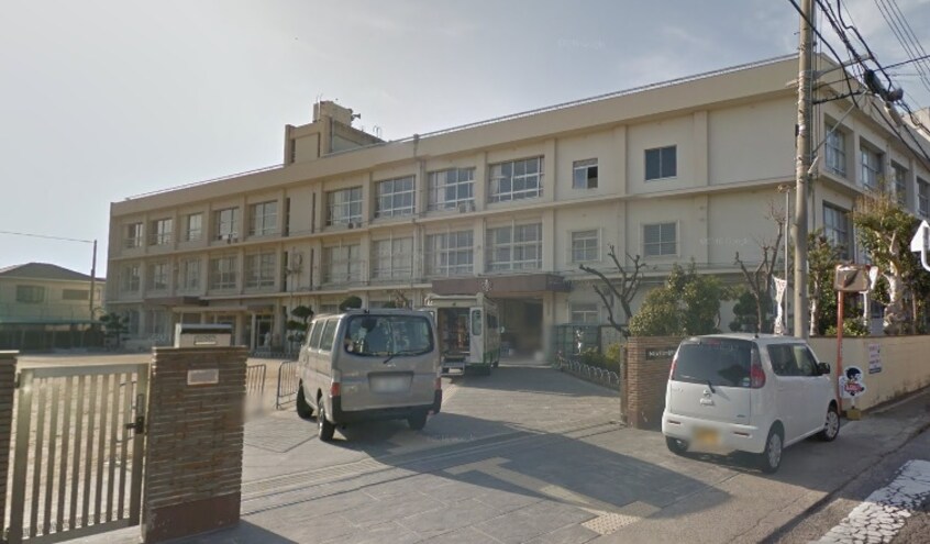 和歌山市立四箇郷小学校(小学校)まで679m 堀田ハイツ