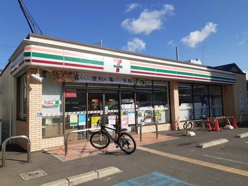 セブンイレブン 和歌山山吹丁店様(コンビニ)まで142m シャーメゾン山吹