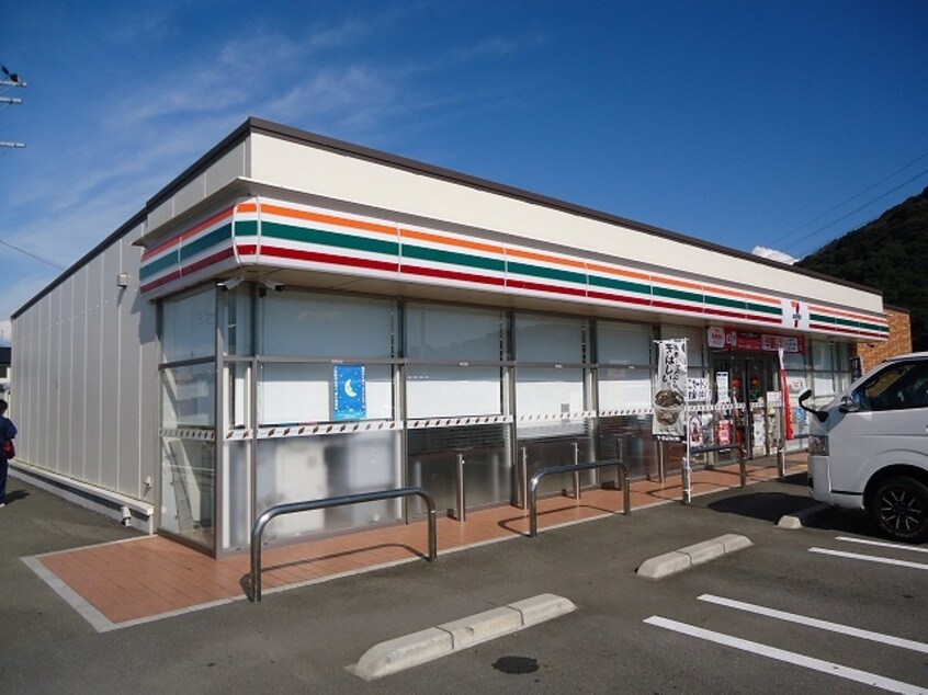 セブンイレブン和歌山和佐関戸店様(コンビニ)まで735m レオパレスほしや