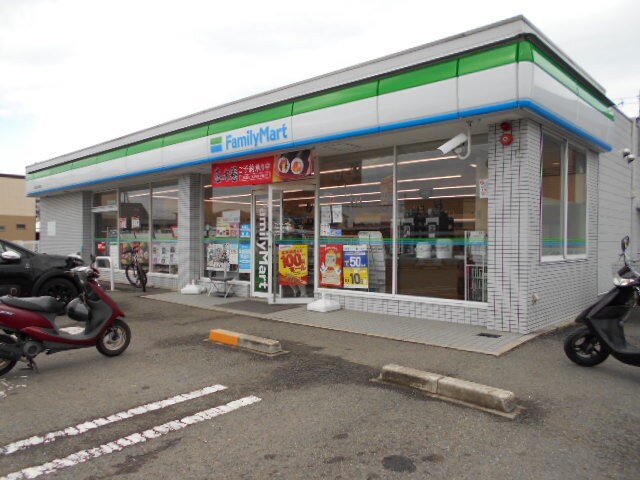 ファミリーマート和歌山南出島店様(コンビニ)まで218m ヒールコート