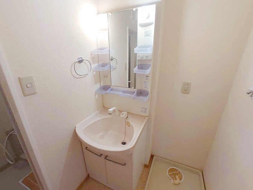  阪和線・羽衣線/和歌山駅 バス14分鳴神住宅前下車:停歩3分 1階 築19年