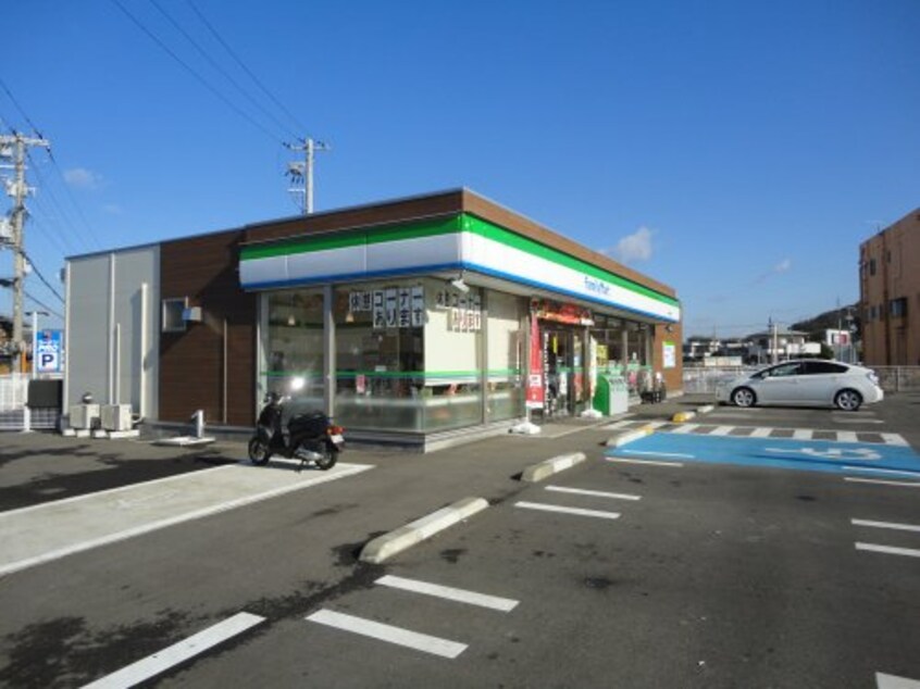ファミリーマート和歌山鳴神店様(コンビニ)まで728m モナリエan