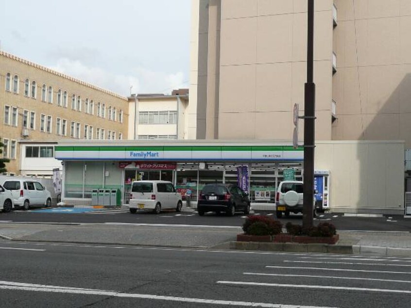ファミリーマート和歌山県庁正門前店様(コンビニ)まで445m シェソワ坂ノ上