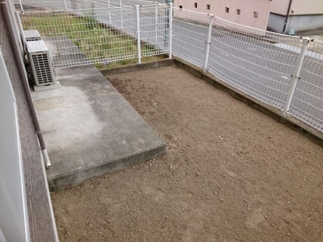 専用庭 メゾンラフィネＢ