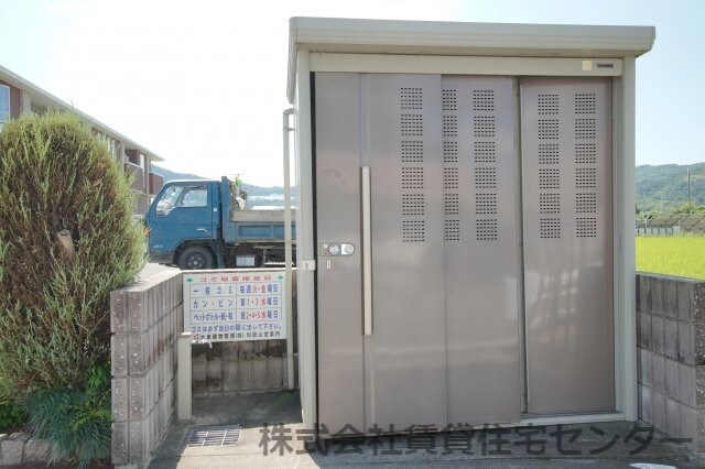  和歌山線/布施屋駅 徒歩15分 1階 築13年