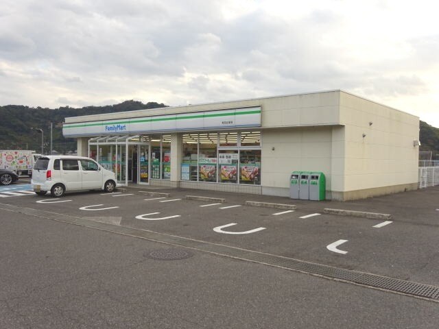 ファミリーマート 有田辻堂店様(コンビニ)まで870m シャーメゾン下中島