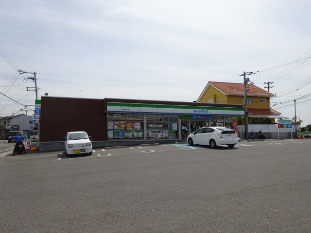 ファミリーマート 和歌山手平店様(コンビニ)まで1175m カムイチセ