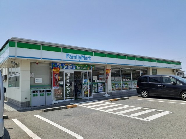 ファミリーマート 岩出曽屋店様(コンビニ)まで686m メゾン・ルテシィアⅡ