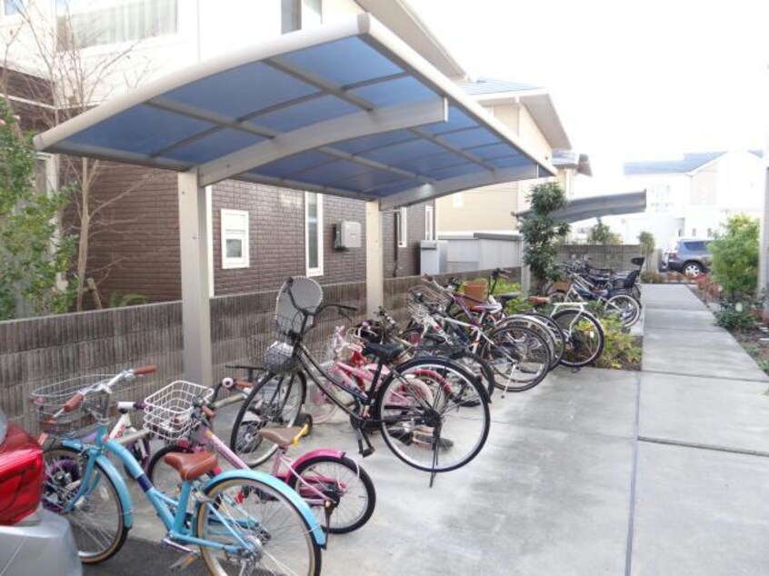屋根付き駐輪場です。 エテルナ・Ｍ