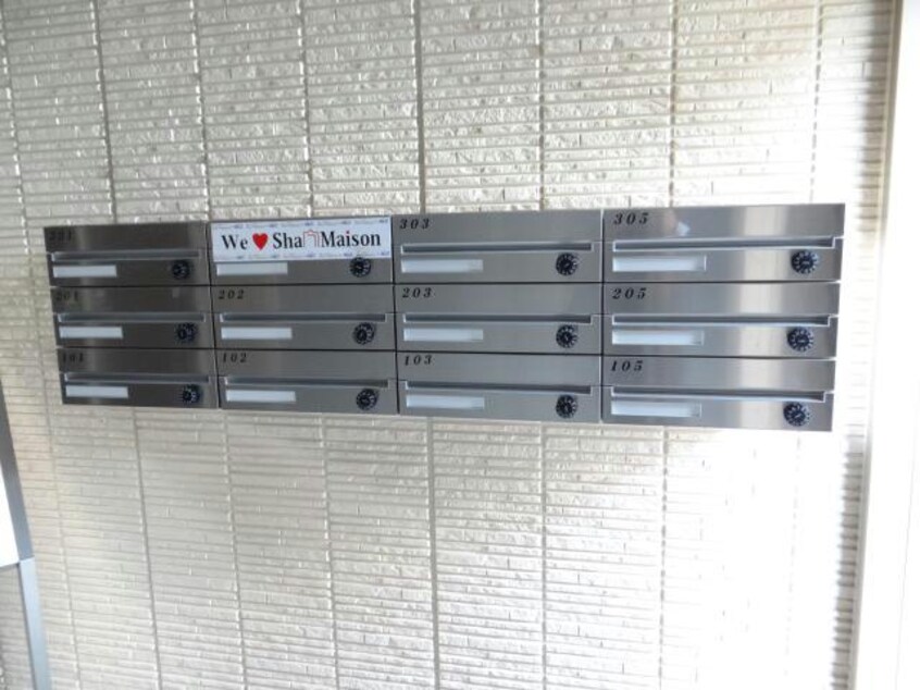 １階には集合ポスト有。 エテルナ・Ｍ