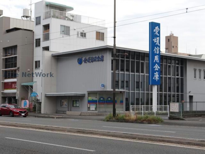 愛媛信用金庫松山本町支店(銀行)まで577m ピカデリー・サーカス　7ラック