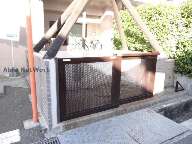 敷地内にゴミ出し場有り。 グラシアス道後