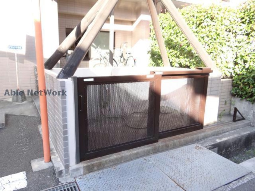 敷地内にゴミ出し場有り。 グラシアス道後