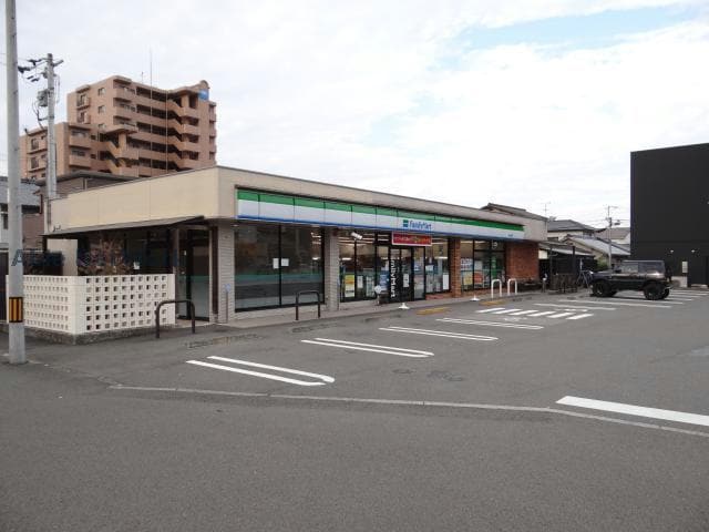 ファミリーマート松山石手店(コンビニ)まで668m グラシアス道後