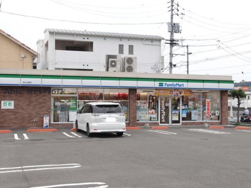 ファミリーマート松山山越店(コンビニ)まで567m グランアルブル山越Ⅲ