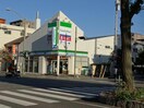 ファミリーマート松山平和通五丁目店(コンビニ)まで82m※あなたと、コンビに、 イシダマンション