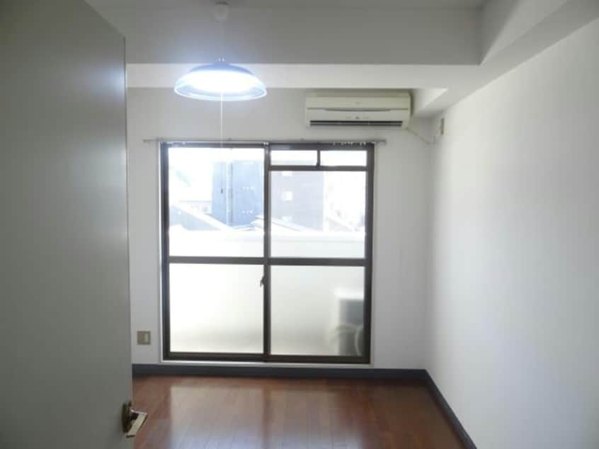 洋室６帖のお部屋です。 コーポみやおか