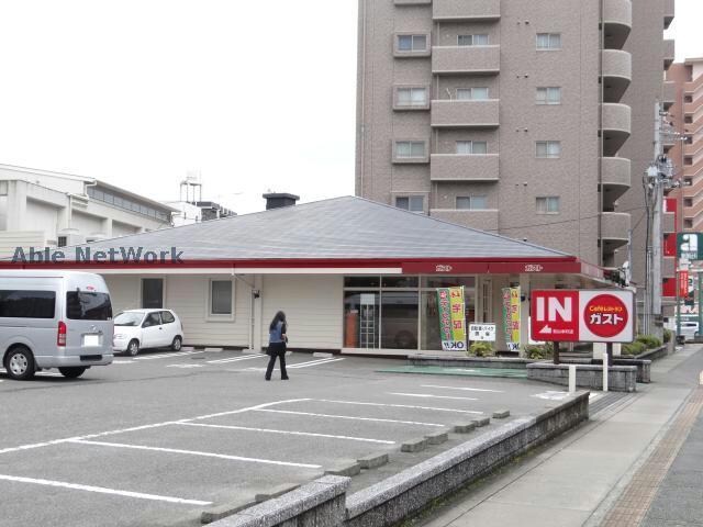 ガスト松山本町店(その他飲食（ファミレスなど）)まで666m 八九十ビル