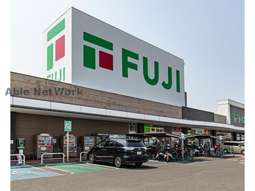 フジ藤原店(スーパー)まで752m コンフォルト室町