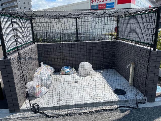  ＧＡＲＩＲＥＯ　ＶＩＮＧＴ　ー　ＣＩＮＱ　ＴＥＲＲＡＣＥ