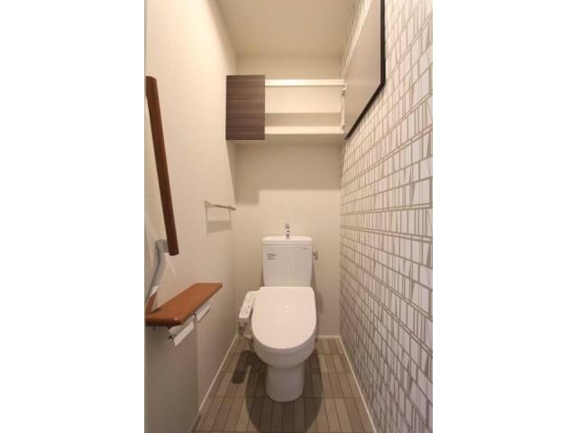 １８、トイレ上部収納棚のＯＰＥＮ コスモ ラ・ペ