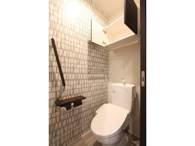 １６，トイレ上部収納棚のＯＰＥＮ コスモ ラ・ペ