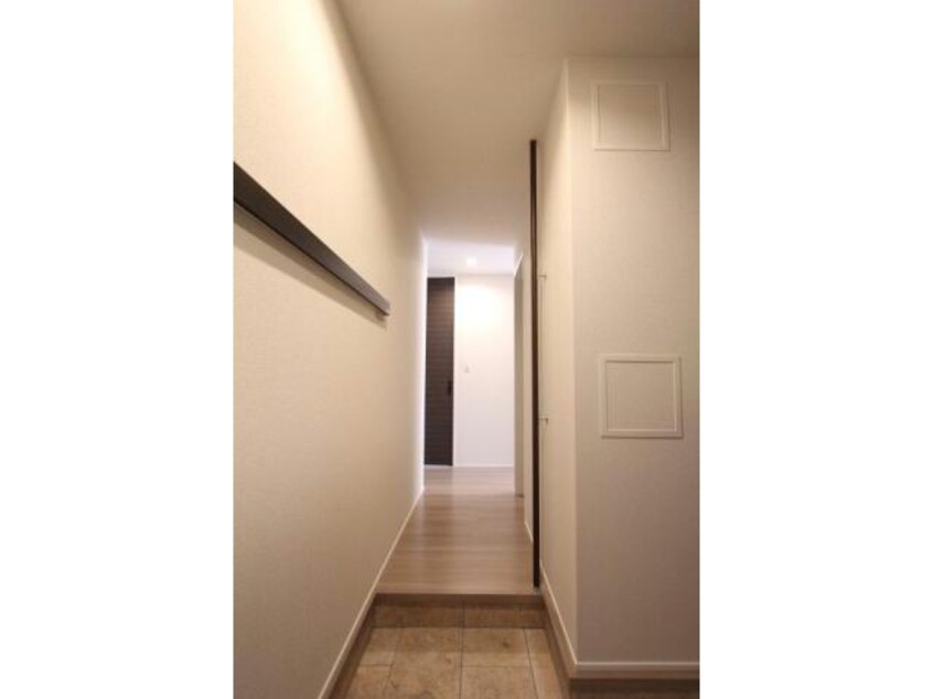 ３，玄関廊下及び可動フック付き化粧幕板 コスモ ラ・ペ